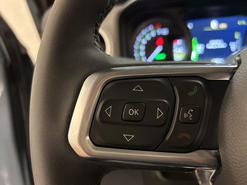 Used 2025 Jeep Wrangler Unlimited Sahara w/ Safety Group image 21