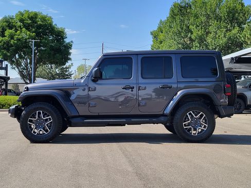 Used 2026 Jeep Wrangler Unlimited Sahara AWD/4WD image 4