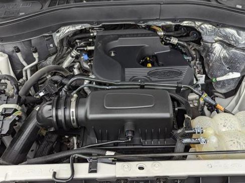 Used 2020 Ford Explorer XLT image 27