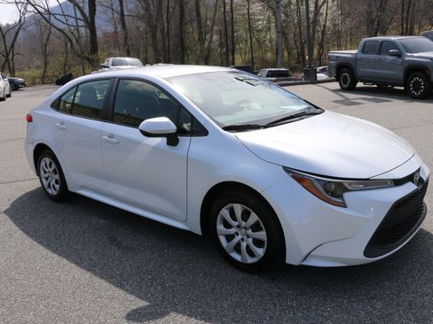 Used 2022 Toyota Corolla LE image 10