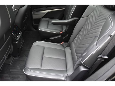 Certified 2026 Cadillac Vistiq Platinum image 16