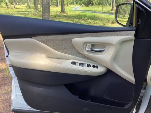 Used 2023 Nissan Murano SV image 19