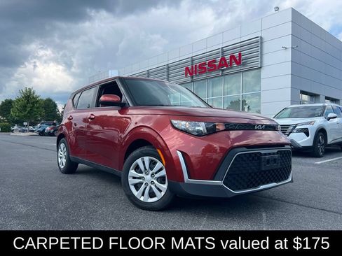 Used 2023 Kia Soul LX FWD image 2