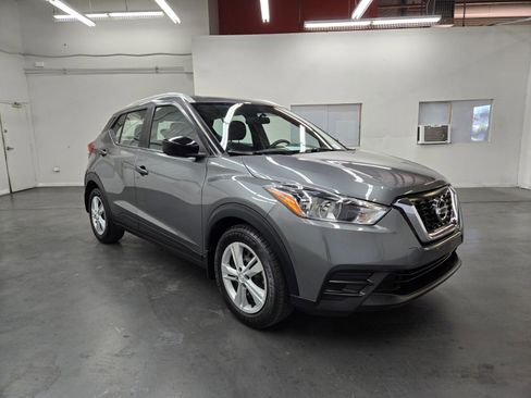 Used 2018 Nissan Kicks S image 4