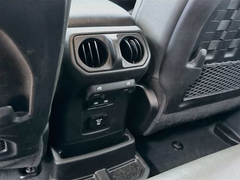 Used 2022 Jeep Wrangler Unlimited Rubicon 4xe AWD/4WD image 28
