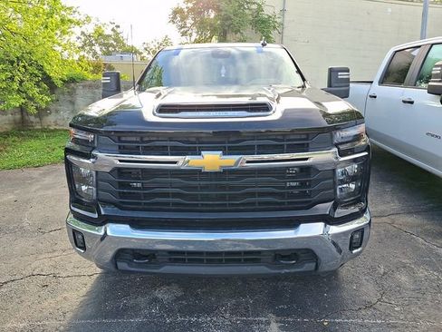 Used 2025 Chevrolet Silverado 2500 LT w/ Convenience Package AWD/4WD image 2
