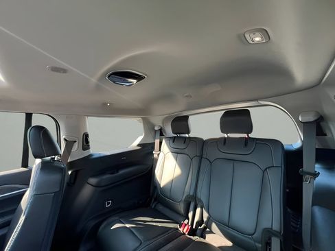 Used 2023 Jeep Grand Cherokee L Limited AWD/4WD image 16