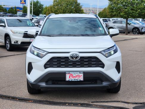 Used 2025 Toyota RAV4 XLE AWD/4WD image 5