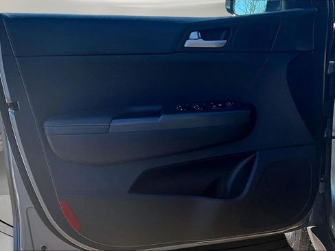 Used 2020 Kia Sportage LX image 19