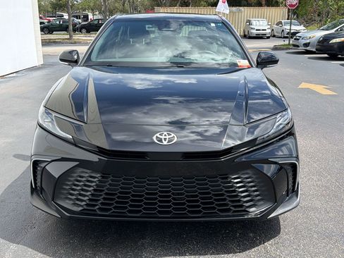 Used 2025 Toyota Camry SE w/ Convenience Package FWD image 5