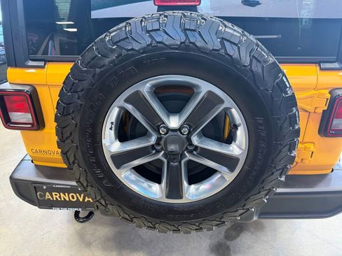 Used 2019 Jeep Wrangler Unlimited Sahara w/ Uconnect 4C Nav & Sound Group image 27