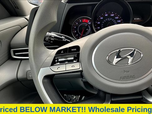 Used 2022 Hyundai Elantra SEL w/ Cargo Package FWD image 12