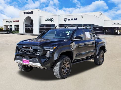 Used 2024 Toyota Tacoma Trailhunter image 3