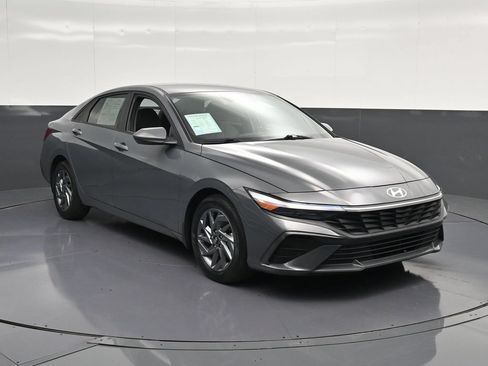 Used 2024 Hyundai Elantra SEL FWD image 5