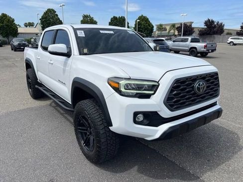 Used 2020 Toyota Tacoma TRD Off-Road w/ Technology Package AWD/4WD image 3