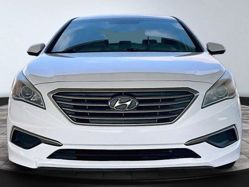 Used 2017 Hyundai Sonata SE FWD image 2