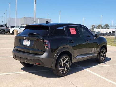 Certified 2025 Nissan Kicks SV image 5