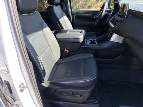 Used 2024 Chevrolet Suburban Premier image 13