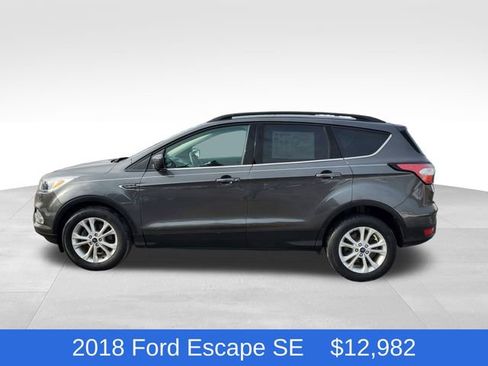Used 2018 Ford Escape SE image 2
