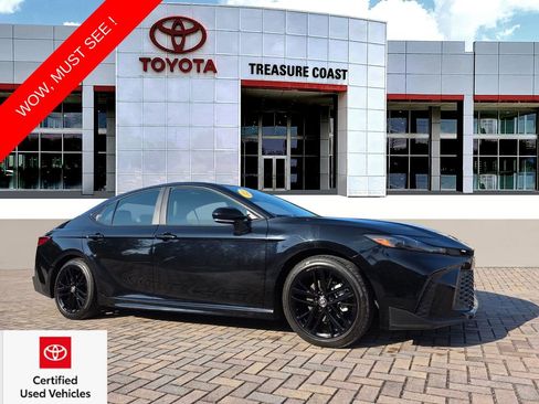 Used 2025 Toyota Camry SE w/ Convenience Package FWD image 1