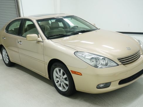 Used 2004 Lexus ES 330 w/ Premium Pkg FWD image 3