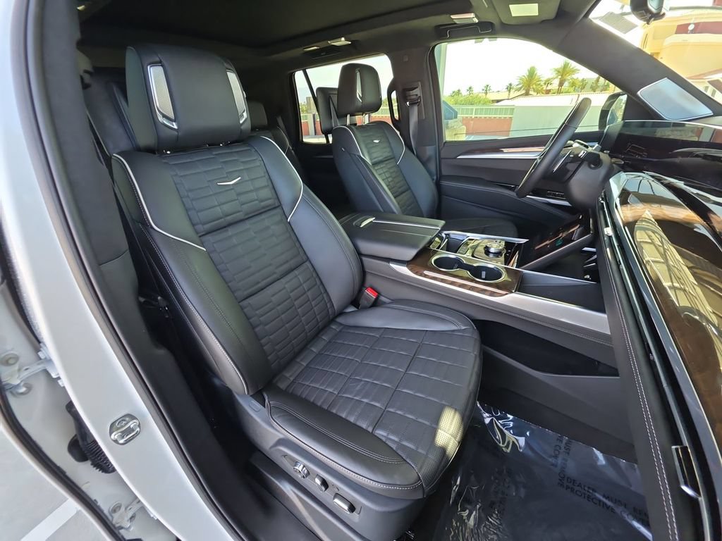 Certified 2025 Cadillac Escalade Sport Platinum w/ LPO, ONYX Package AWD/4WD image 29