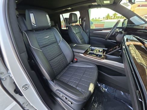 Used 2025 Cadillac Escalade Sport Platinum w/ LPO, ONYX Package AWD/4WD image 29