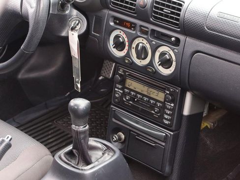 Used 2000 Toyota MR2 image 21