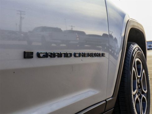 Used 2022 Jeep Grand Cherokee Trailhawk image 10