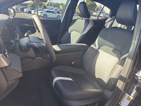 Used 2025 Toyota Camry SE FWD image 19