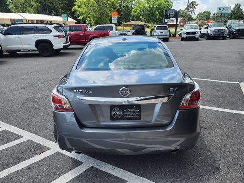 Used 2015 Nissan Altima 2.5 SV w/ Convenience Package FWD image 4