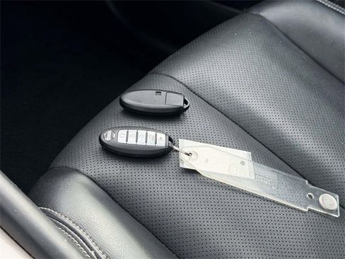 Used 2017 Nissan Murano Platinum w/ Platinum Technology Package image 3