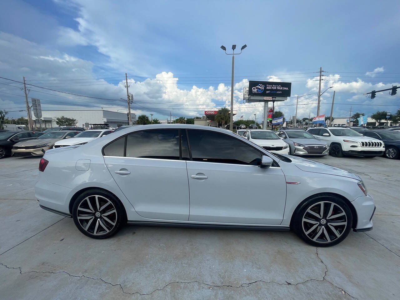 Used 2018 Volkswagen Jetta GLI FWD image 10