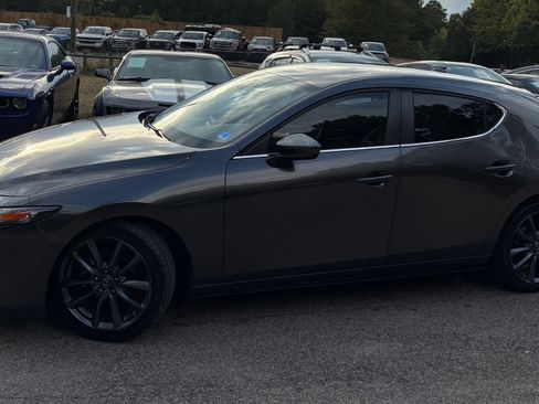 Used 2019 MAZDA MAZDA3 Hatchback w/ Preferred Package FWD image 3
