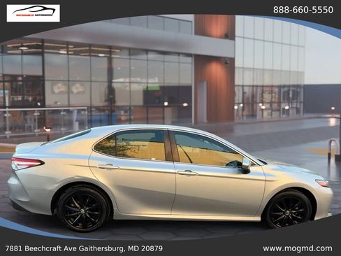 Used 2018 Toyota Camry LE FWD image 6