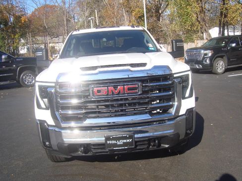 Used 2024 GMC Sierra 3500 SLE w/ Preferred Package image 8