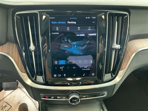 Used 2024 Volvo S60 B5 Plus image 17