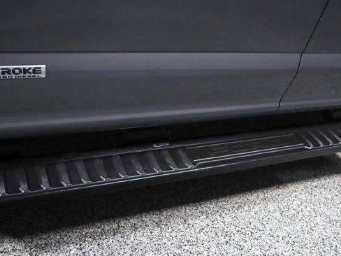 Used 2022 Ford F250 Lariat w/ Black Appearance Package image 12