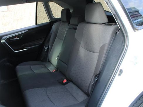 Used 2021 Toyota RAV4 XLE AWD/4WD image 14