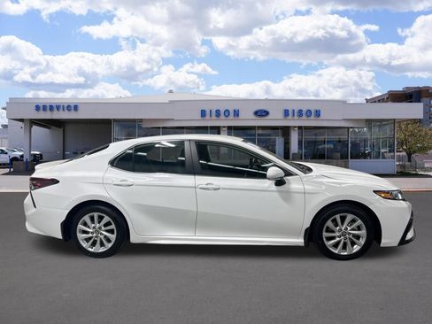 Used 2024 Toyota Camry SE FWD image 2
