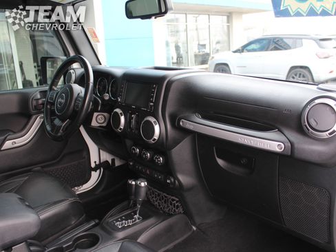 Used 2018 Jeep Wrangler Unlimited Rubicon w/ Cold Weather Group image 26