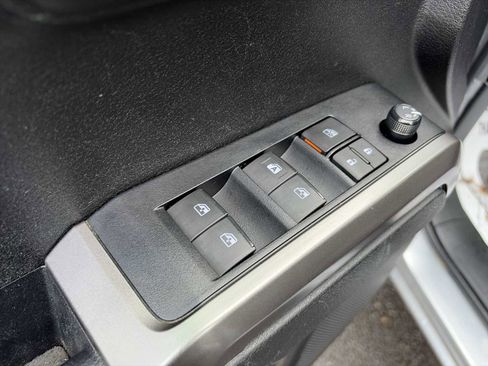 Used 2022 Toyota Tacoma SR5 image 8