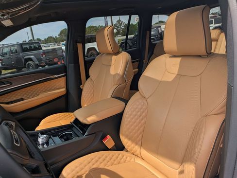 Used 2024 Jeep Grand Cherokee Summit image 15