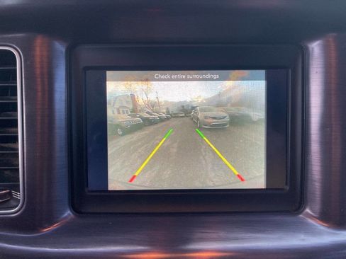 Used 2018 Dodge Charger SXT image 17