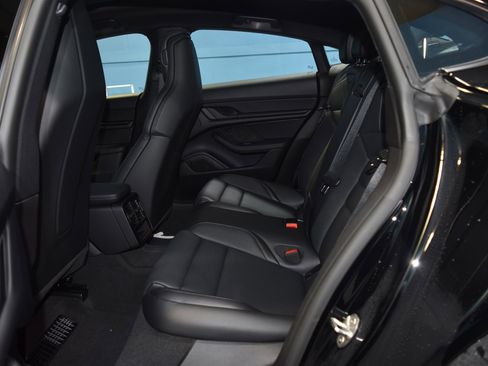 Used 2024 Porsche Taycan image 19