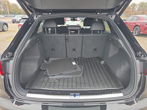 Certified 2025 Audi Q3 2.0T Premium w/ Convenience Package image 9