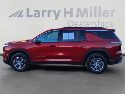 Used 2024 Chevrolet Traverse LT w/ Trailering Package image 2