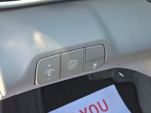 Certified 2025 Hyundai Elantra Hybrid FWD image 17