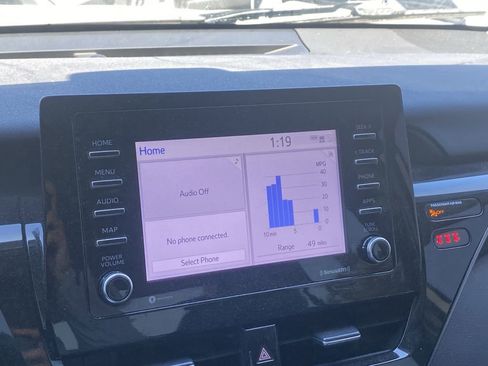 Certified 2021 Toyota Camry SE image 6