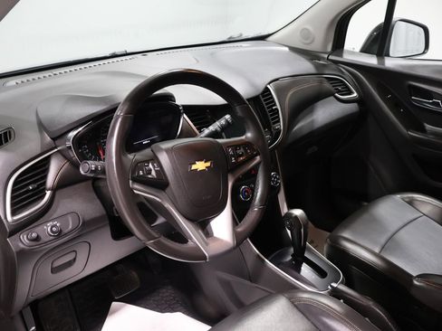 Used 2022 Chevrolet Trax LT w/ Premium Seat Package image 16
